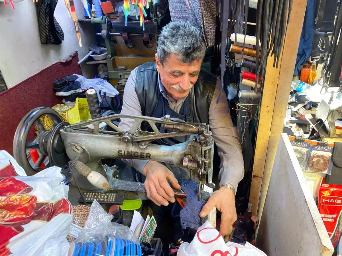 Kış Ayakkabısı Telaşı: Tamirci Esnafının Talepleri Artıyor