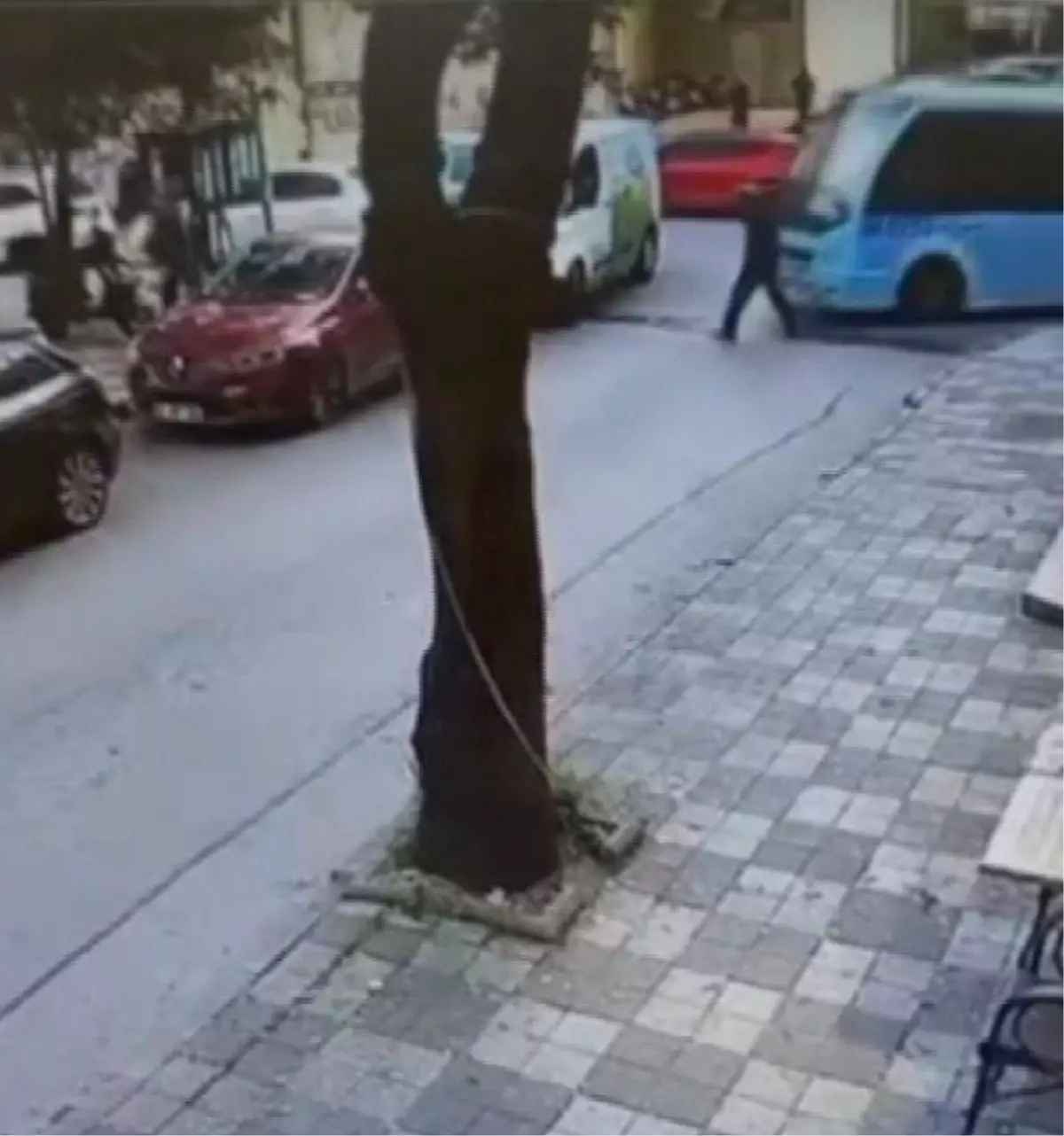 Maltepe'de Yaya Minibüsün Çarpması Sonucu Yaralandı