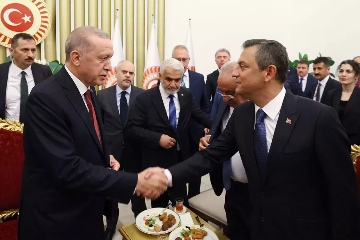 Özel'in açıklamalarına AK Parti cephesinden ardı ardına tepkiler