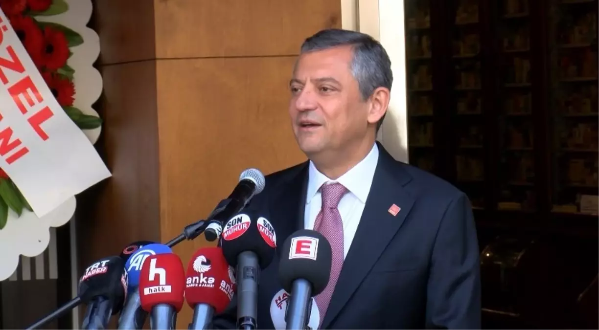 Özgür Özel, Eczacılık Tarihi ve Güzel Sanatları Müzesi'nin Açılışında Konuştu