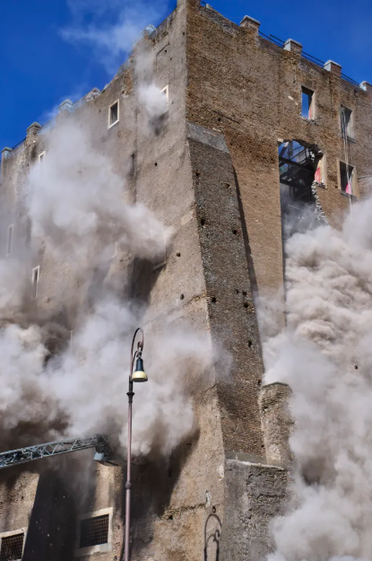The castle from the Roman period collapsed during renovation! One worker lost his life