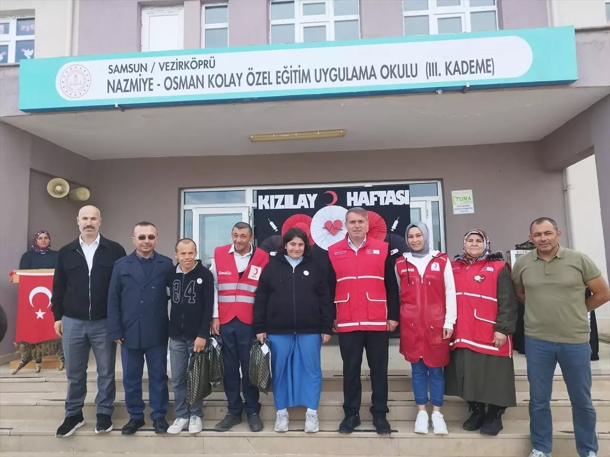 Türk Kızılay, Vezirköprü'de Özel Eğitim Okulunu Ziyaret Etti