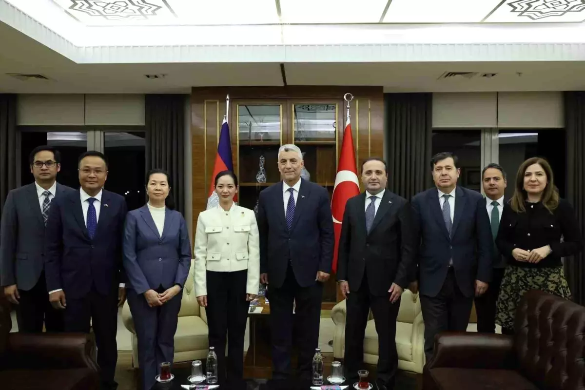 Türkiye ve Kamboçya Ticaret Bakanları İkili İlişkileri Görüştü