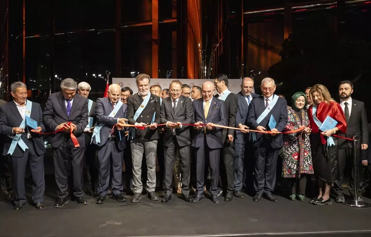 Ulu Bozkırın Ruhu: Türk Dünyası Ressamları Cengiz Aytmatov'u Anıyor