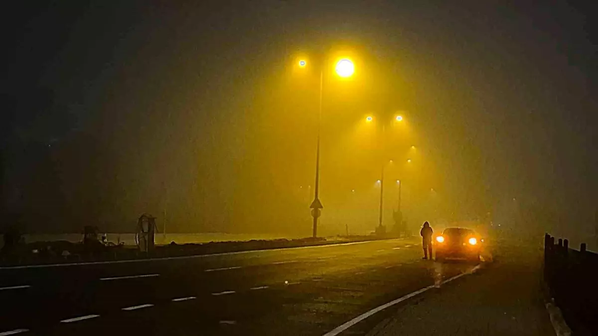 Bartın'da Gece Başlayan Yoğun Sis Sürücülere Zor Anlar Yaşatıyor