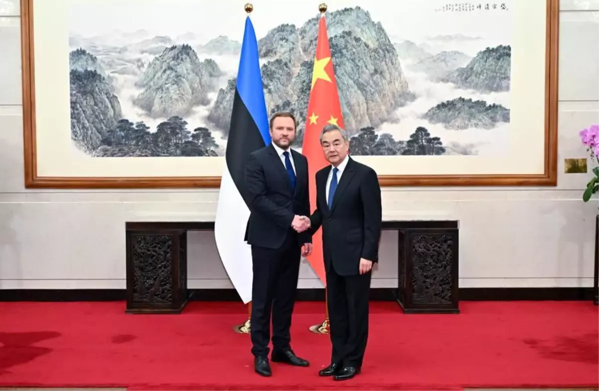 Çin ve Estonya Dışişleri Bakanları Diplomatik İlişkilerin 35. Yıldönümünü Kutladı