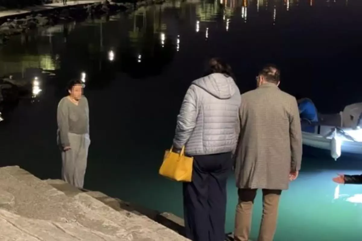 Denize atlamak isteyen genç kızı anne ve babası ikna etti