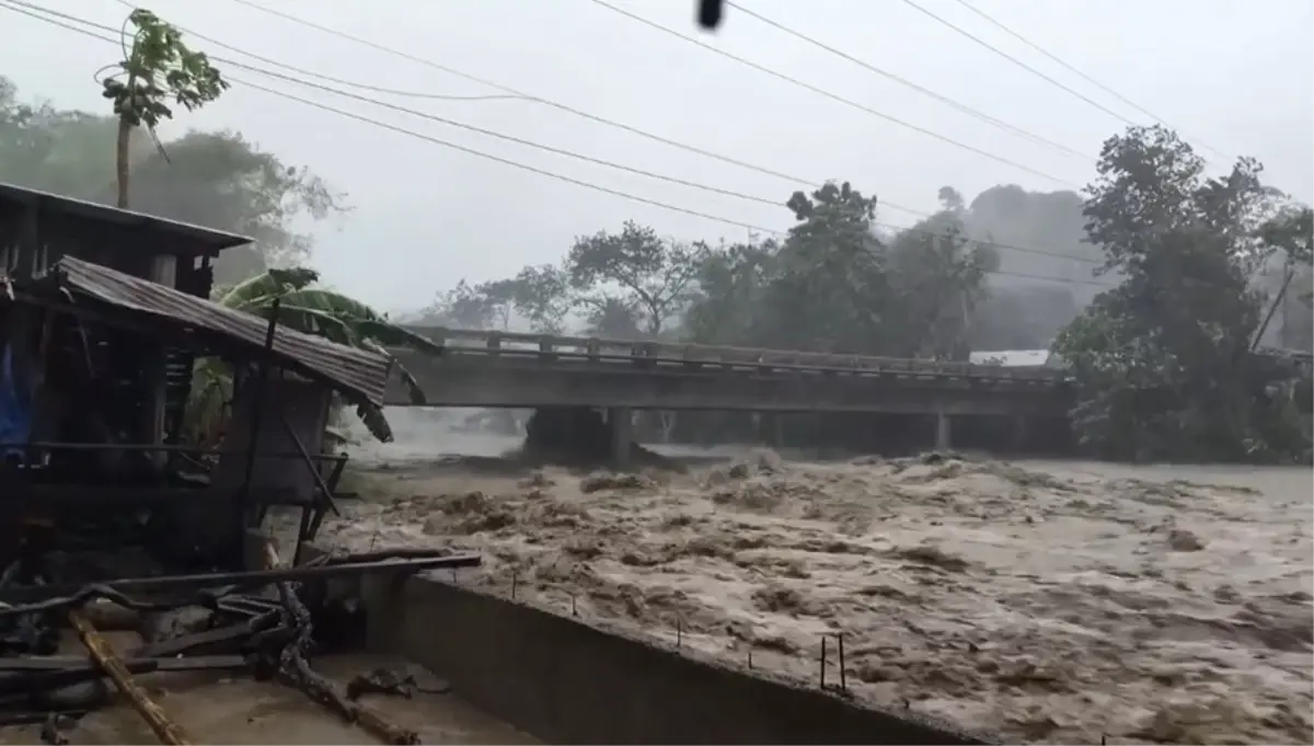 Filipinler'de Kalmaegi Tayfunu felaketi: 66 ölü