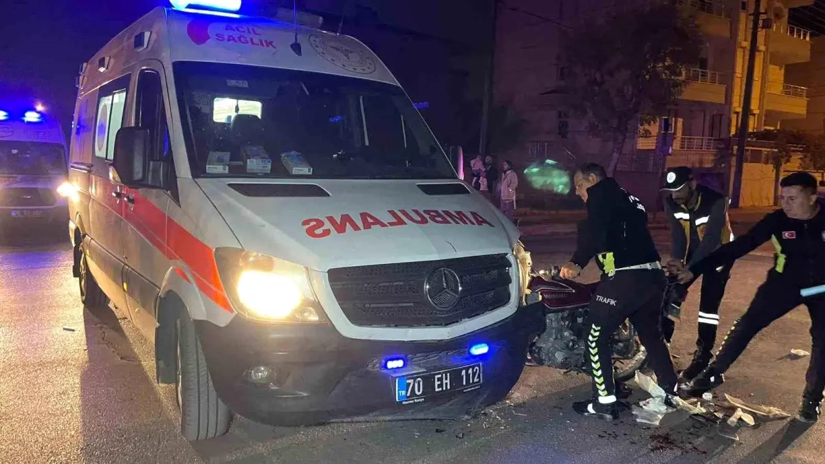 Karaman'da Ambulans ile Motosiklet Çarpıştı: Yaralılar Hastaneye Sevk Edildi