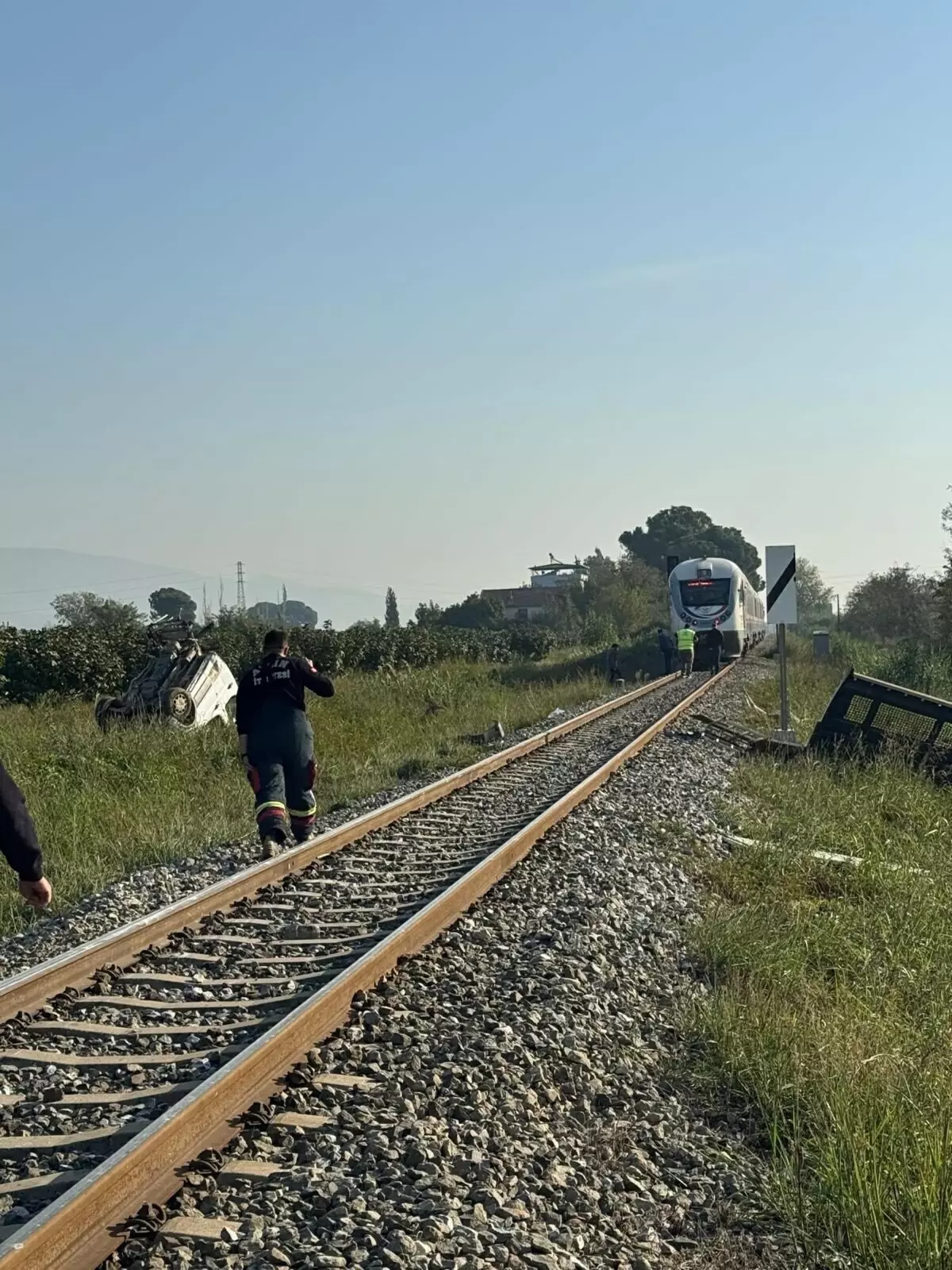 Aydın'da Hemzemin Geçitte Tren Kazası: Sürücü Yaralandı
