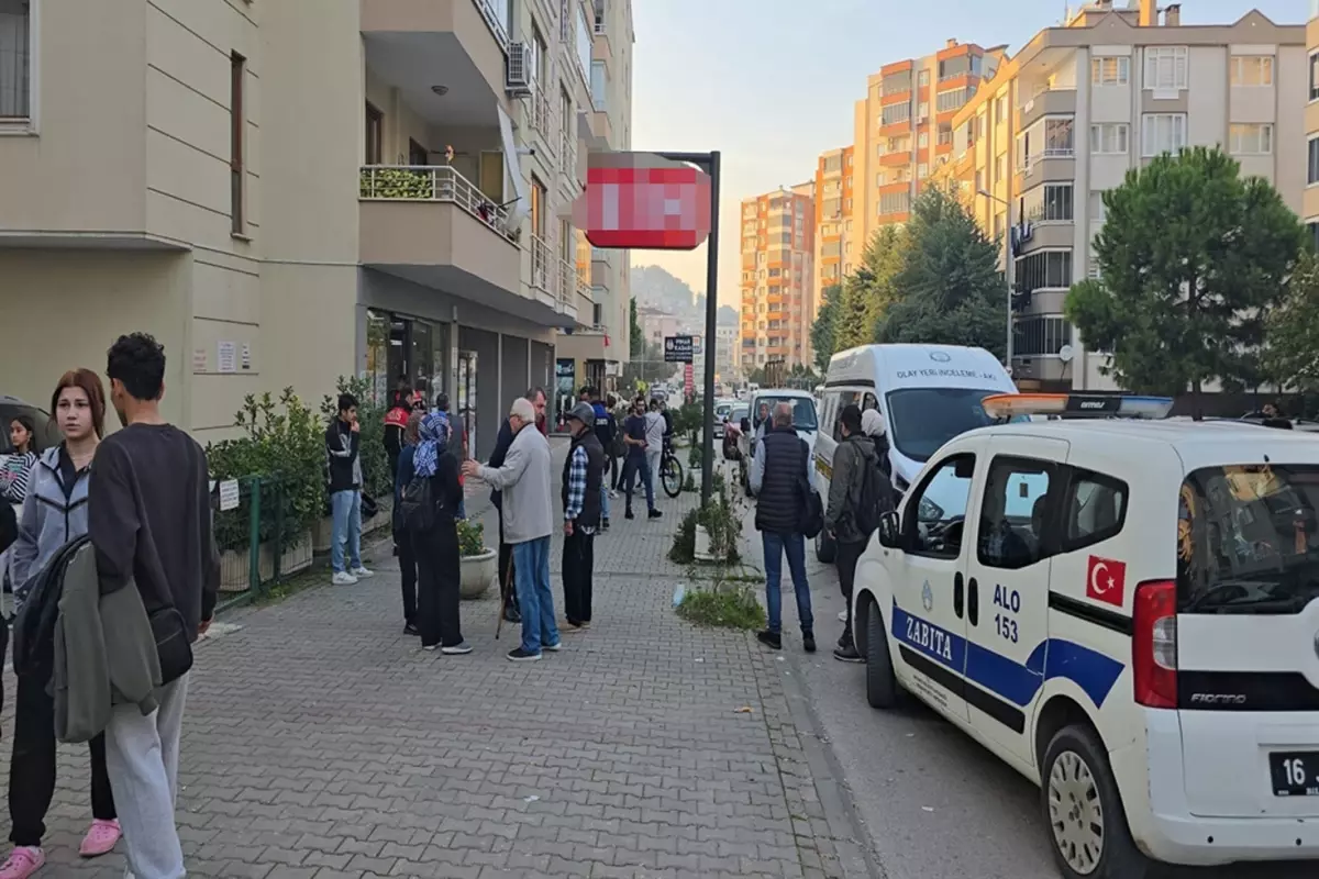 Markette eski eşini göğsünden bıçakladı, polisi arayıp teslim oldu
