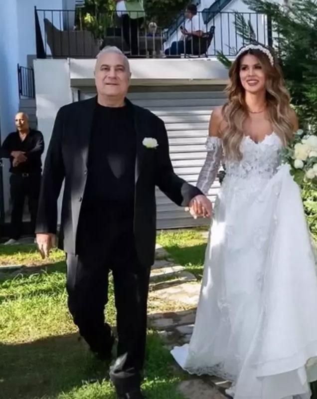 mehmet ali erbil in esi gulseren erbil den havuz 19223675 9633 m