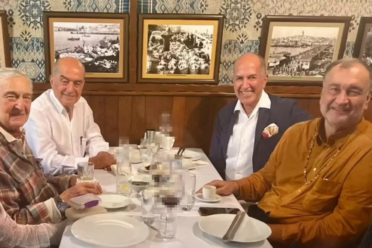 Murat Ülker ve Rahmi Koç'un mütevazı akşam yemeği! Masadaki detay dikkatlerden kaçmadı