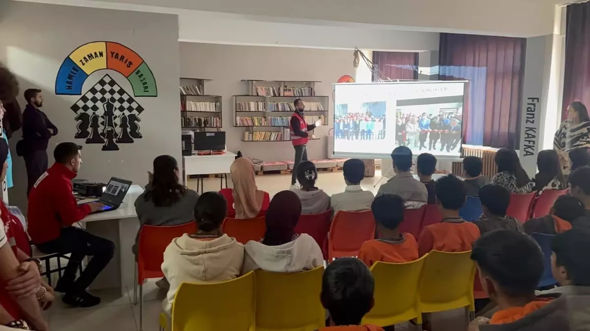 Kızılay Haftası'nda Öğrencilere Seminer Verildi