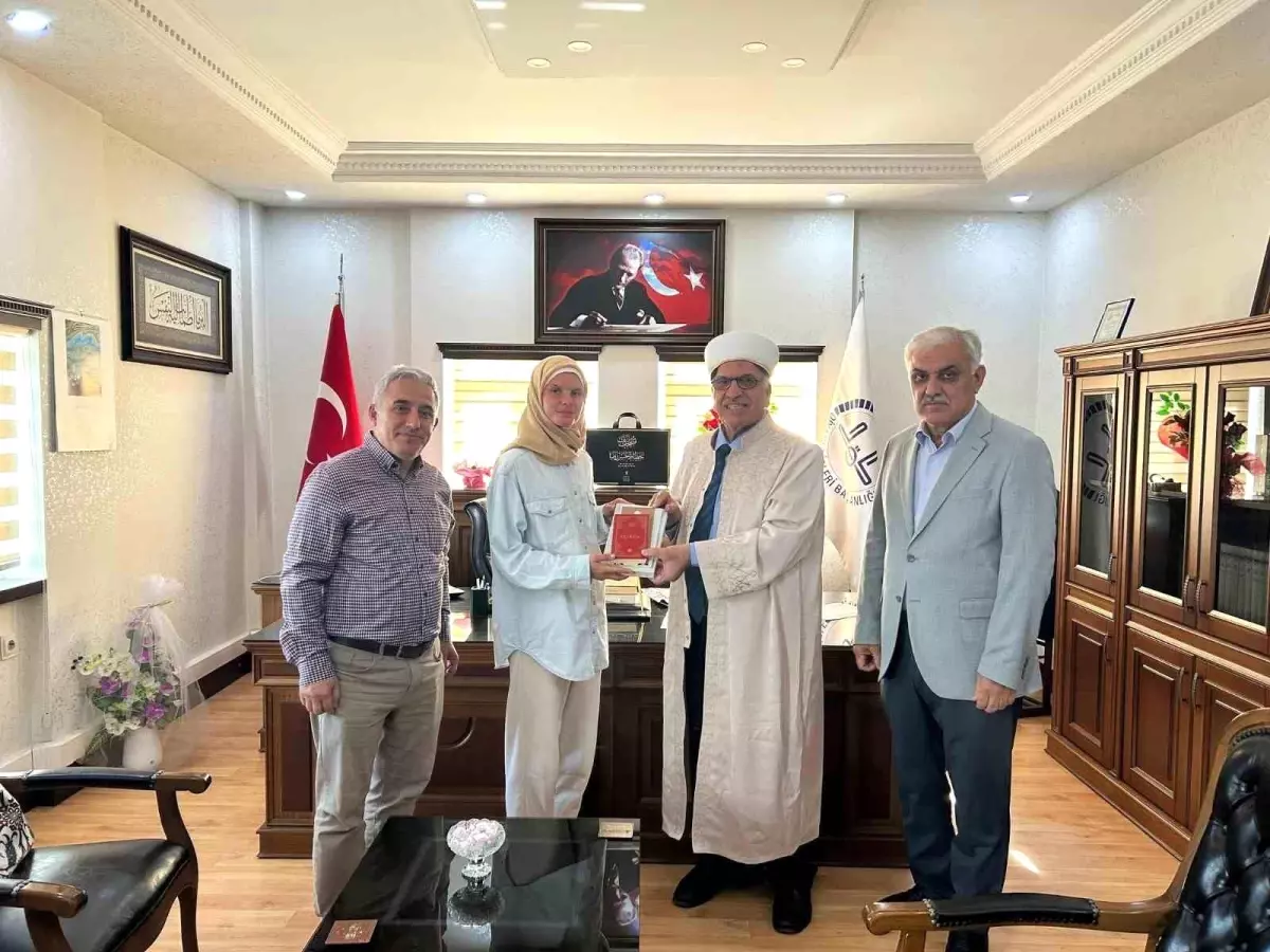 Polonyalı Gazeteci İslamiyet'i Seçti, Ayşe Adını Aldı