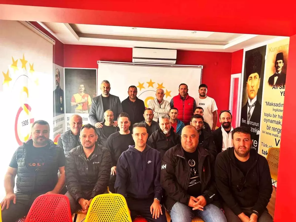 Galatasaray Taraftarları Derneği'nde Uğur Özçelik Yeniden Başkan Seçildi
