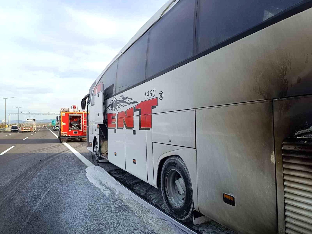 Bolu'da Yolcu Otobüsü Yangın Çıkardı
