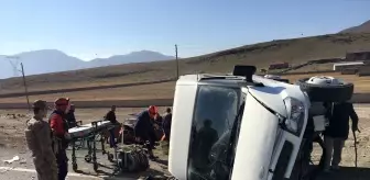 Doğubayazıt'ta Minibüs ile Otomobil Çarpıştı: 1 Ölü, 2 Ağır Yaralı