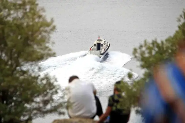 biri olumun ucunda digerleri manzara keyfinde 2 19225563 o