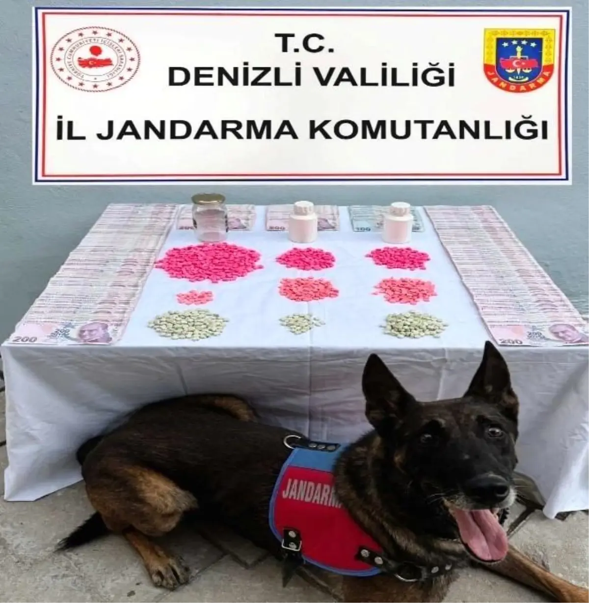 Denizli'de Uyuşturucu Operasyonu: 2 Bin Ecstasy Hap ve 60 Bin TL Ele Geçirildi