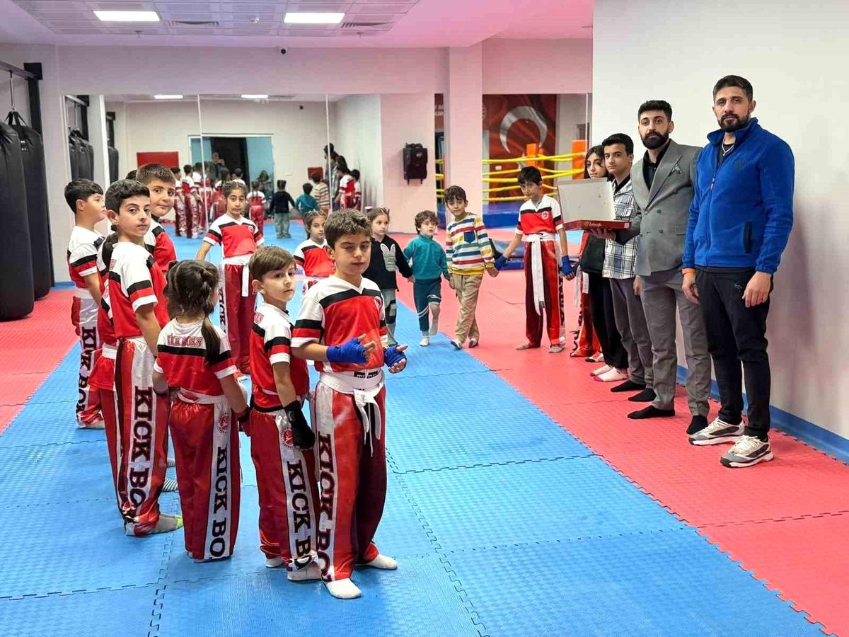 Erzurum'da Sporculara Tatlı Jest: Baklava İkramı