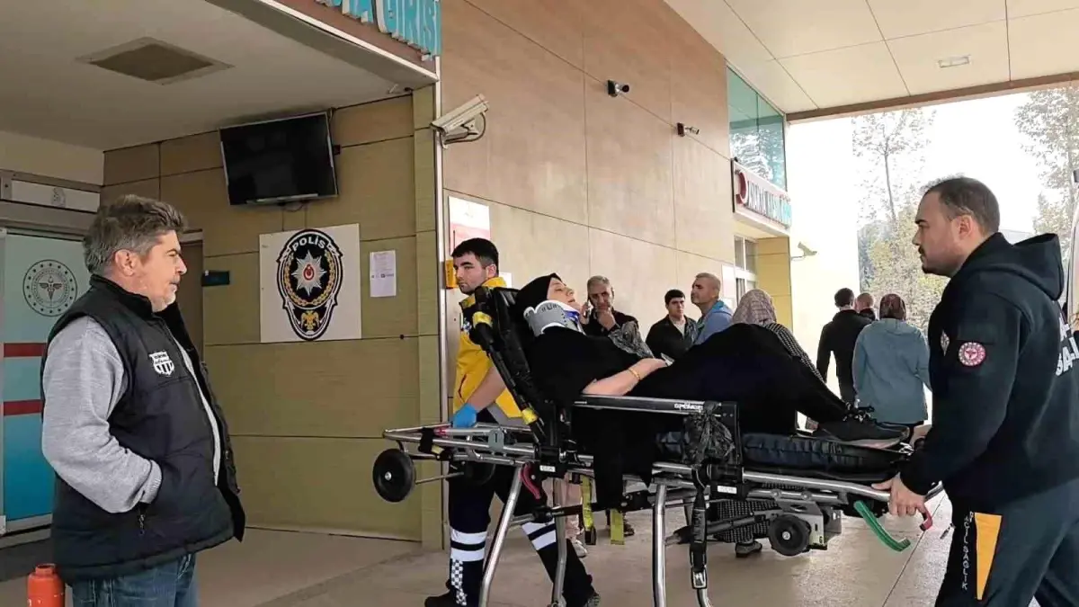 Bursa'da Kontrolden Çıkan Otomobil Şarampole Yuvarlandı