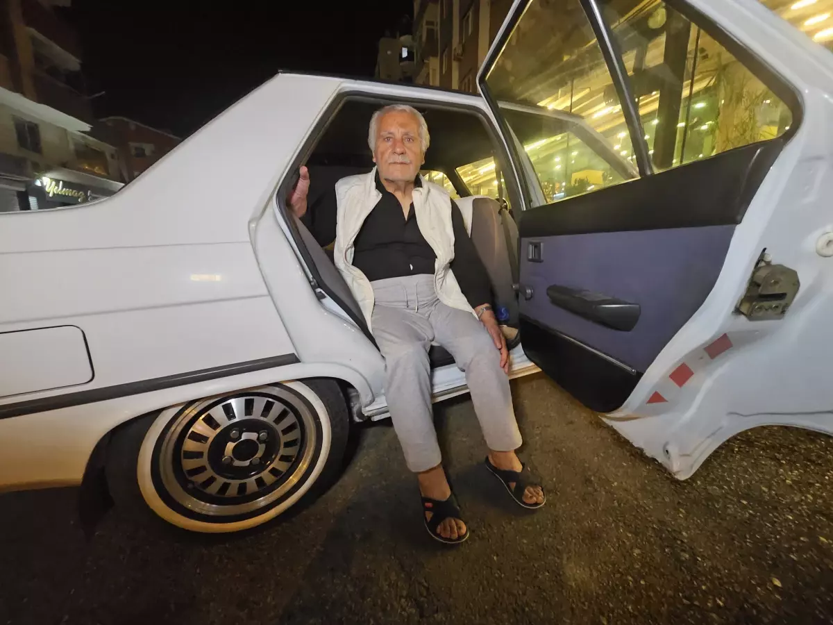 Otomobilde Yaşayan 85 Yaşındaki Adam: 'Çocuklarım Annelerinin Cenazesine Bile Gelemedi'