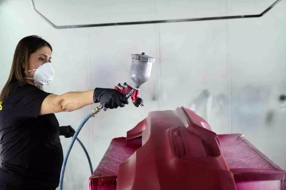 Eşinin yanında çırak olarak başladı, müşterilerin vazgeçilmez 'Nurgül ustası' oldu