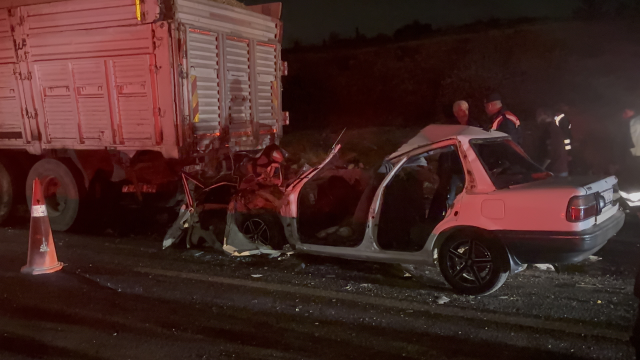 gaziantep te kamyon ve otomobil carpisti 3 aile 19224003 984 m