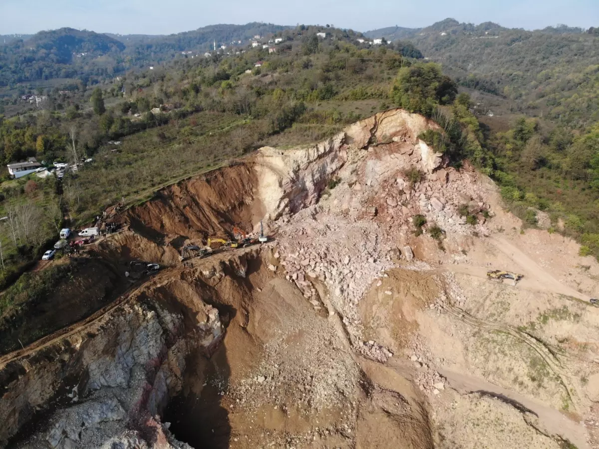 Ordu'da Göçük Altında Kalan Ahmet Şahin İçin Arama Çalışmaları Durduruldu