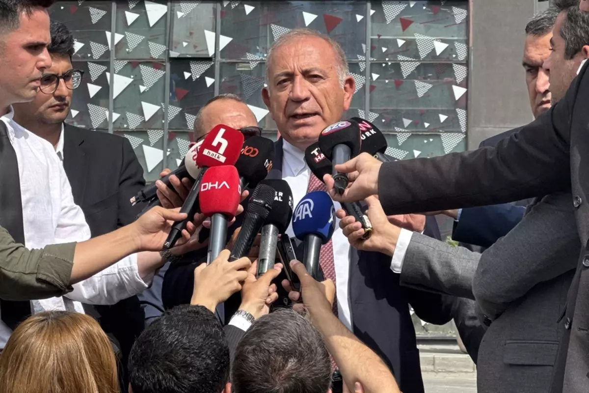 Gürsel Tekin, CHP'nin hesaplarına erişmek için bankaya başvurdu