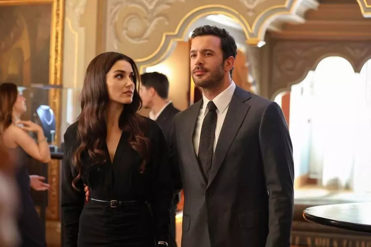 Hande Erçel ve Barış Arduç'un dizisinde büyük prodüksiyon hatası