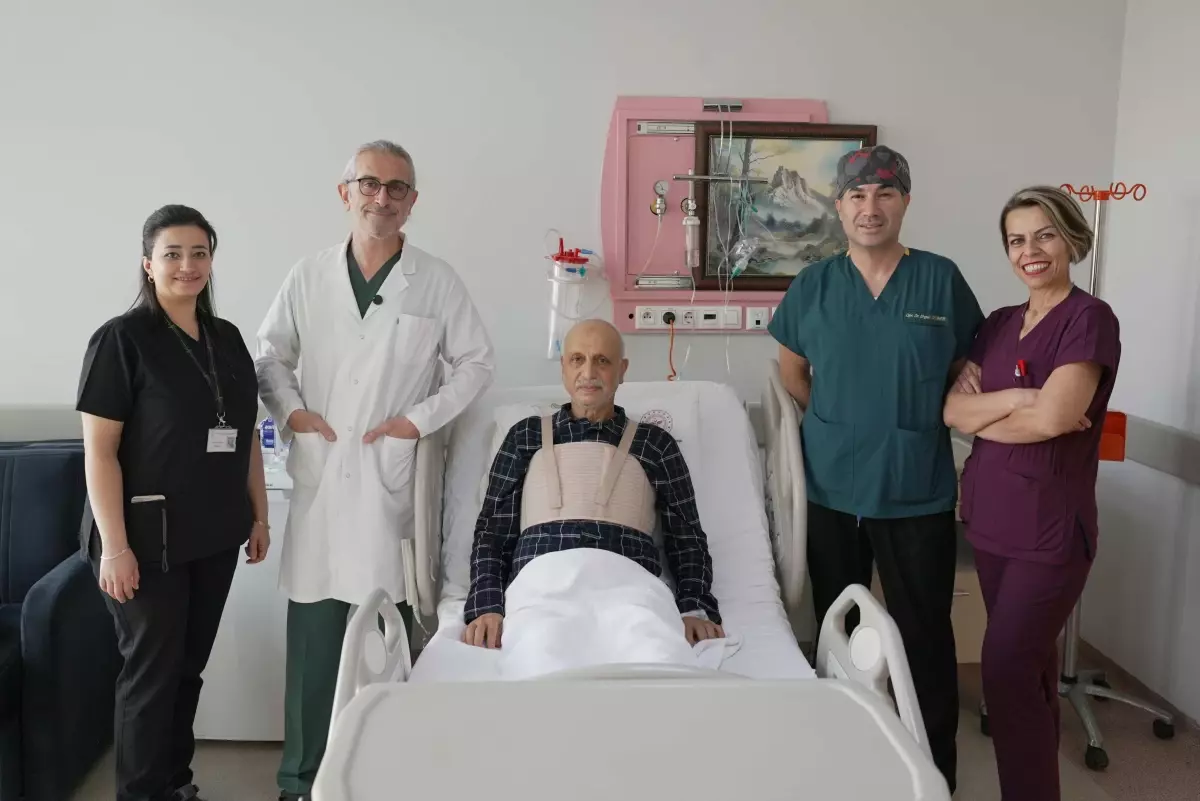 Malatya'da Kalp Tümörü ve Damar Tıkanıklığına Birlikte Operasyon