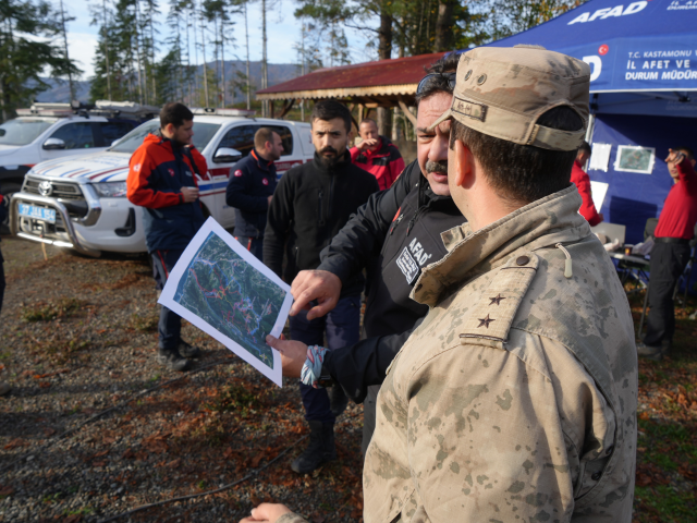Kayıp anne ile oğlu günlerdir aranıyor: Bu kadını köyden bir araç aldı 4 kayip anne ile oglu gunlerdir araniyor bu kadini 19226364 344 m