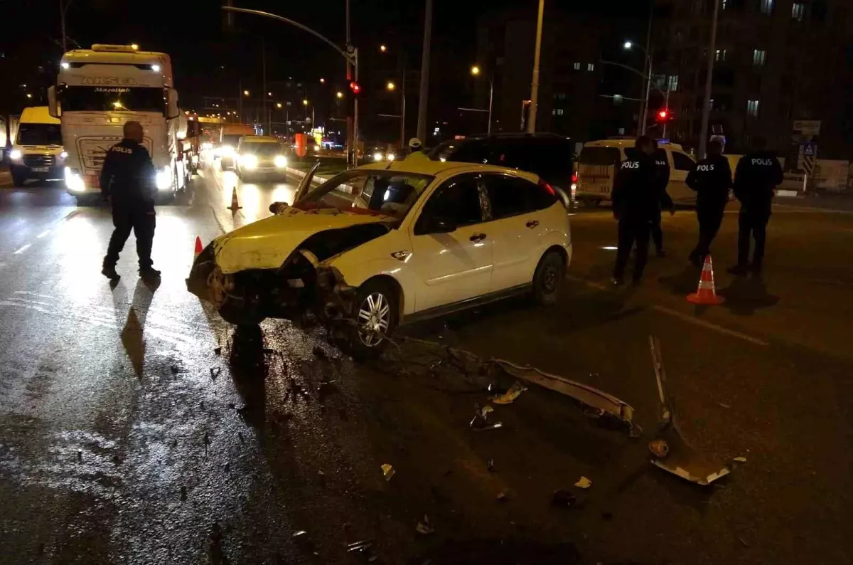 Malatya'da Trafik Kazası: 3 Yaralı