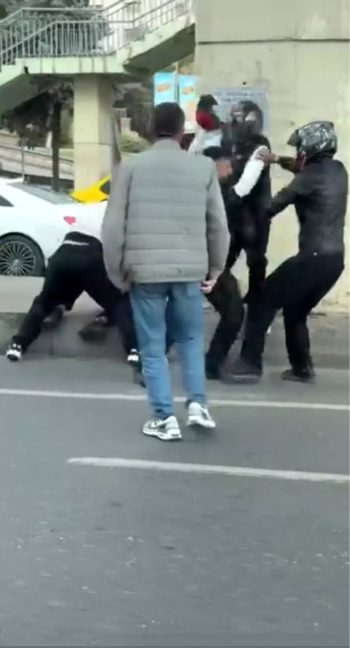 Bostancı Köprüsü'nde Motorcu Kavgası Kameralara Yansıdı