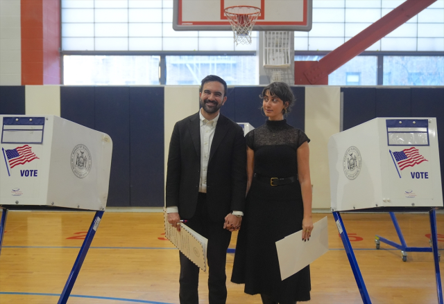 New York'un en genç first lady'si! Suriyeli sanatçı Rama Duwaji kimdir? 6 rama duwaji new york un yeni belediye baskani 19224212 798 m