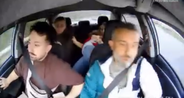 Taksi şoförünün manevra yapıp kazayı önlediği anlar araç içi kamerasına yansıdı 4 taksi soforunun manevra yapip kazayi onledigi 19225605 2356 m