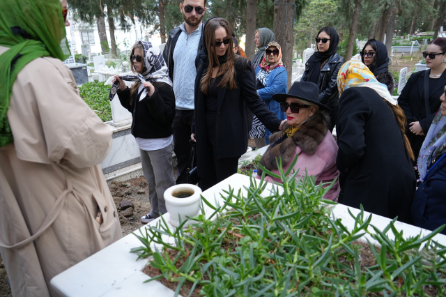 unlu sanatci banu alkan kardesi osman alkan i 19224335 5793 m