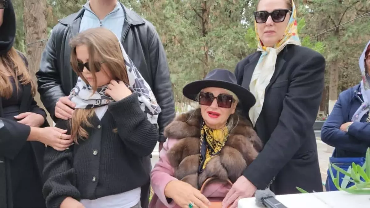 Ünlü Sanatçı Banu Alkan, Kardeşi Osman Alkan'ı Son Yolculuğuna Uğurladı