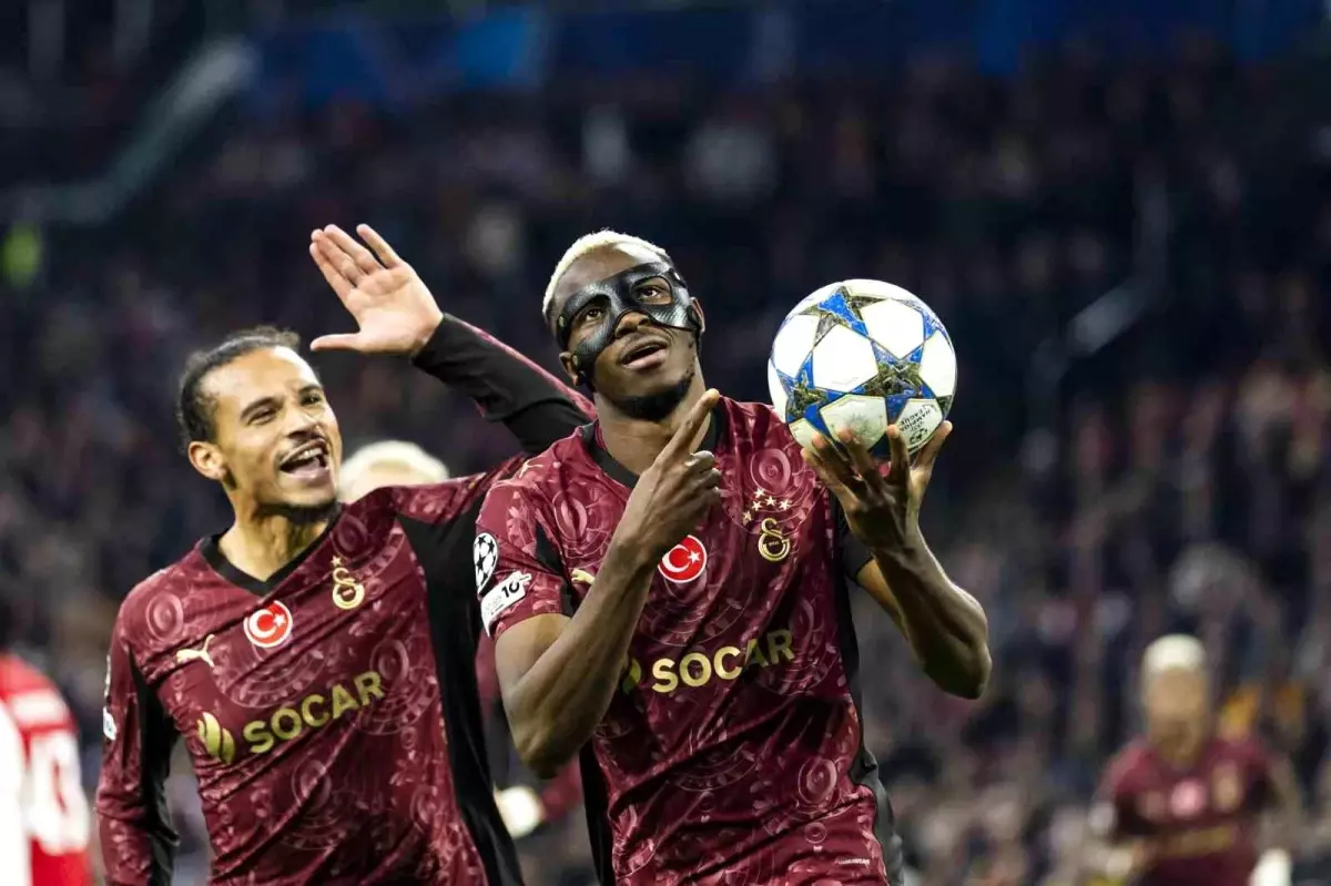 Victor Osimhen, Ajax Maçında Hat-trick Yaparak Gol Krallığında Zirveye Yükseldi
