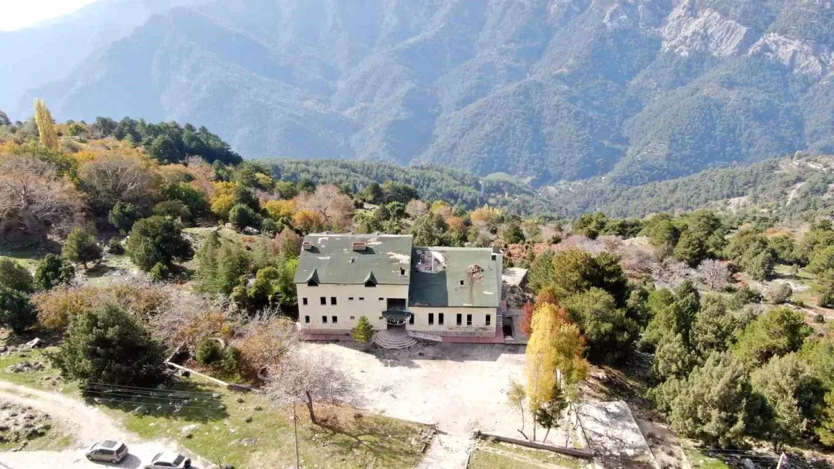 Aydın'daki Paşa Yaylası Oteli Yeniden Hayat Bekliyor