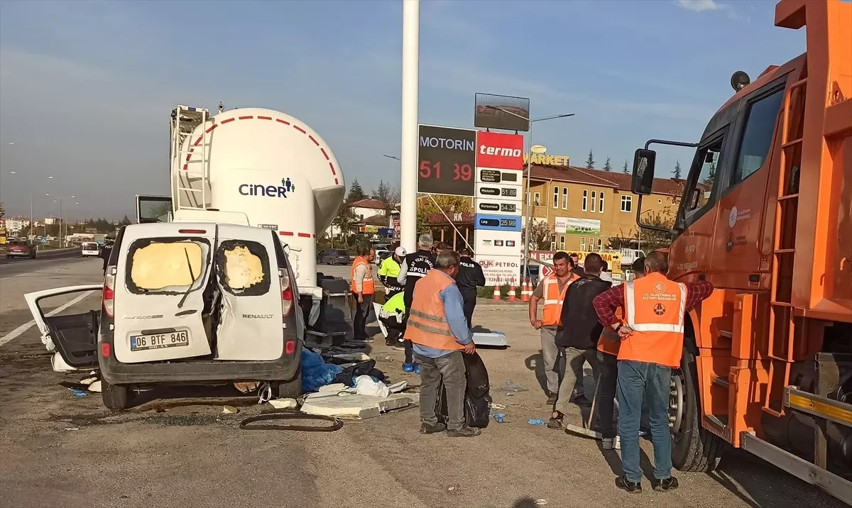 Kahramankazan'da Trafik Kazası: 3 Kişi Hayatını Kaybetti