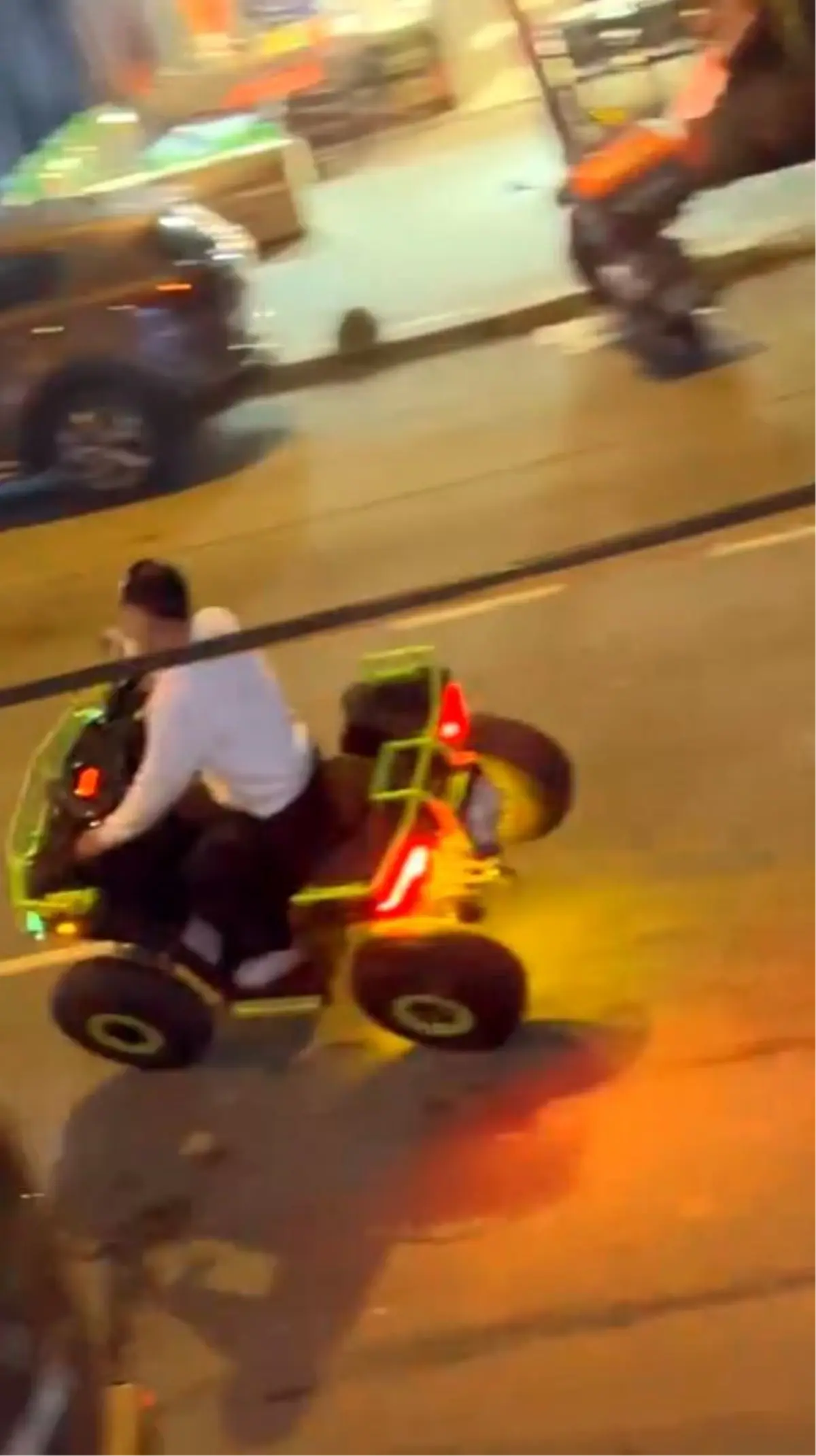 İstanbul'da ATV ile Tehlikeli Akrobasi Gösterisi