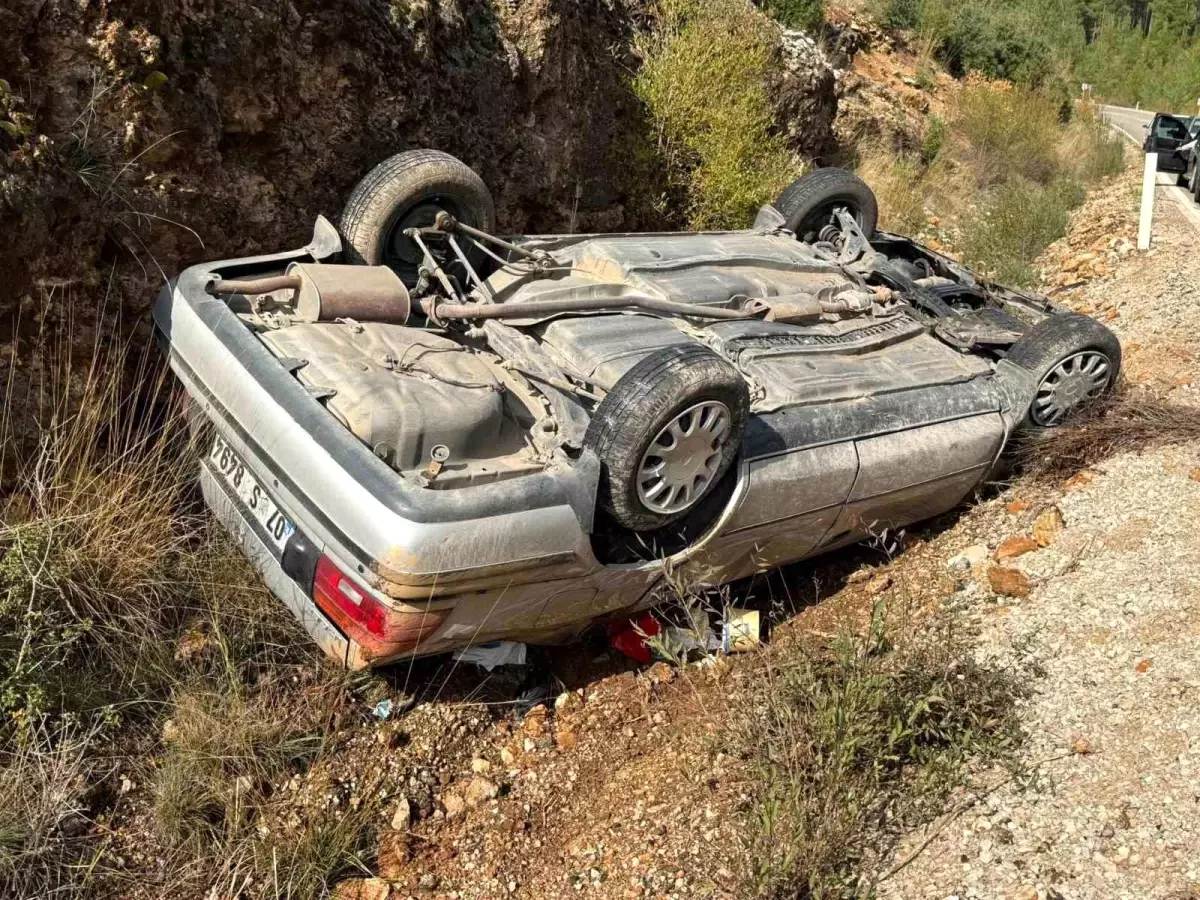 Bucak'ta Kontrolden Çıkan Araç Şarampole Devrildi, Sürücü Yaralandı