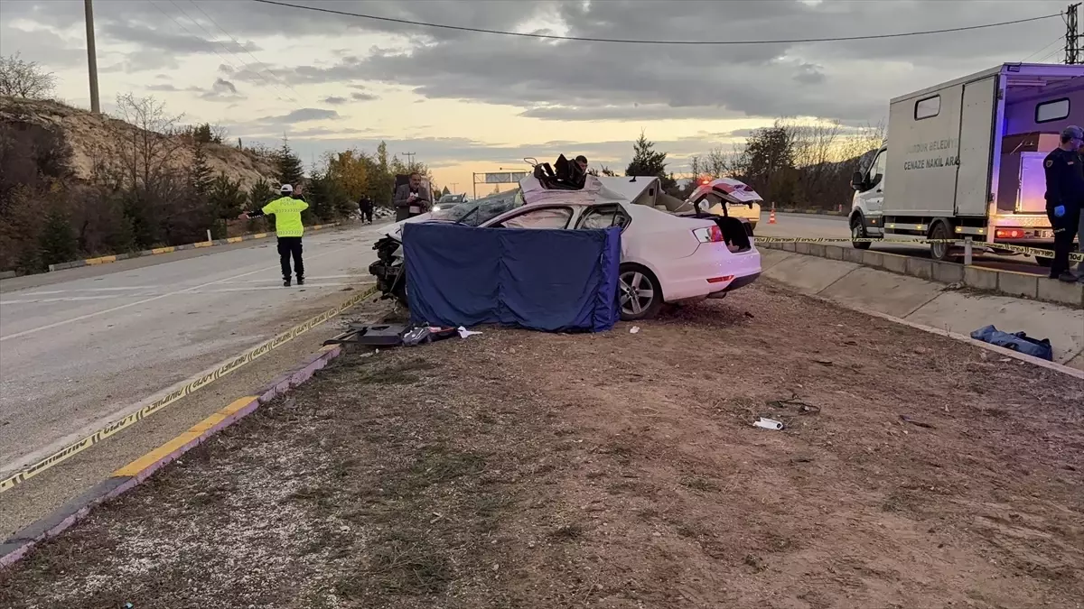 Burdur'da Tırla Çarpışan Otomobilin Sürücüsü Hayatını Kaybetti