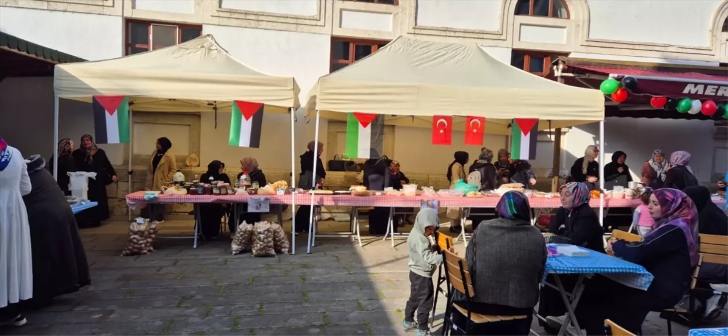 Kastamonu Devrekani'de Gazze'ye Destek İçin Hayır Çarşısı Düzenlendi