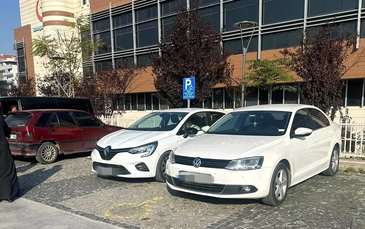 Manisa'da Engelli Rampalarını İşgal Eden Sürücülere Ceza Yağdı