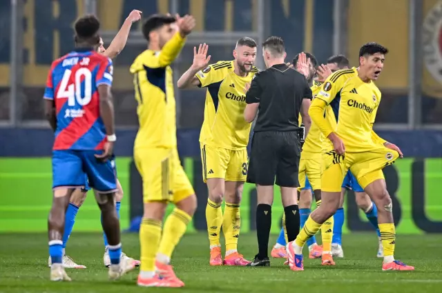 Fenerbahçe maçının hakemi Allard Lindhout'a flaş sözler: Korkak eyyamcı 3 fenerbahce macinin hakemi allard lindhout a flas 19228097 8296 m