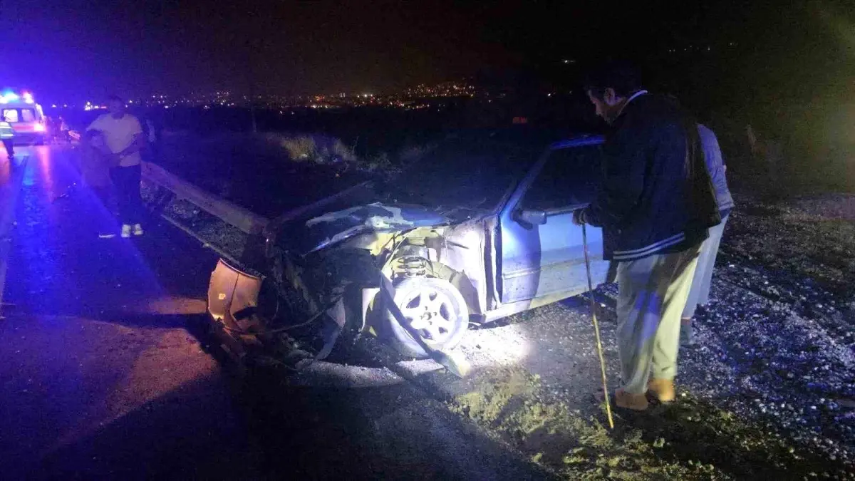 Bursa'da Yolcu Otobüsü Park Halindeki Araca Çarptı